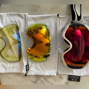 Oakley Canopy ski/snowboard goggles.